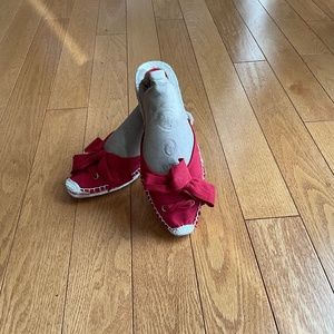 Nine West Women Sandals size 8 Red with front bow that you can remove.